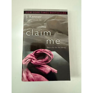 Claim Me Coffee Table Book One Size Gray Pink #260